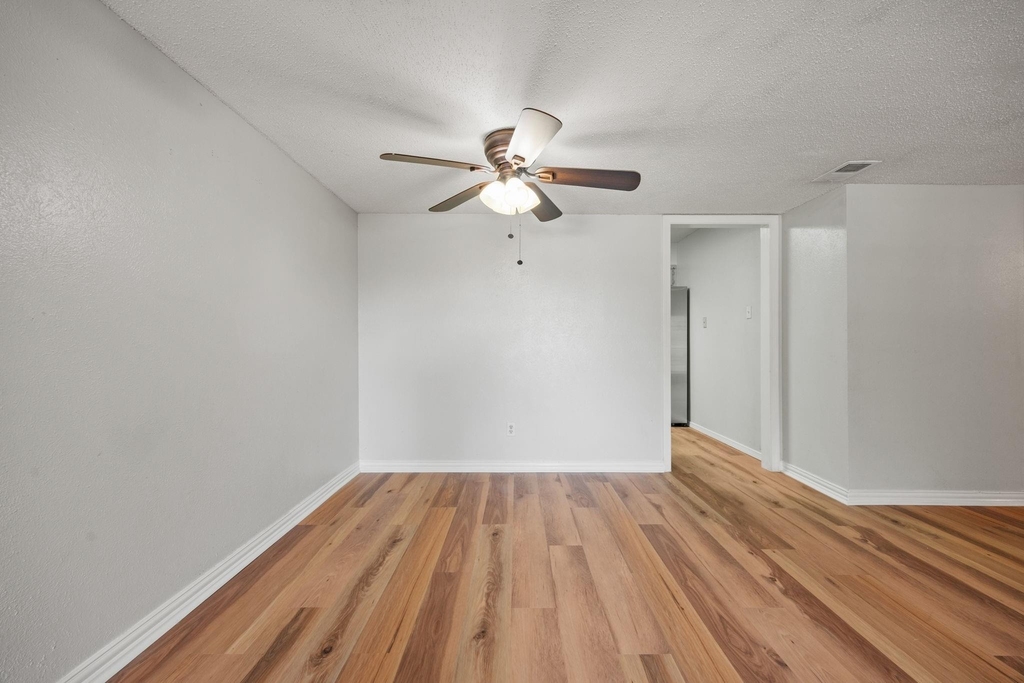 2019 Fleur De Lis Court - Photo 7