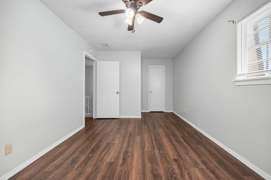 2019 Fleur De Lis Court - Photo 28