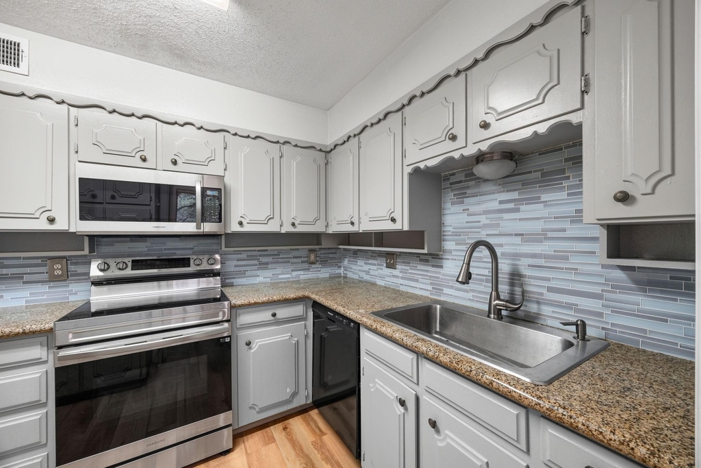 2019 Fleur De Lis Court - Photo 14