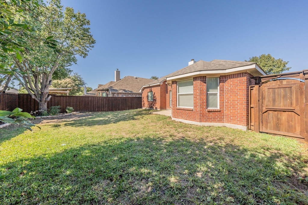 2612 Redcedar Drive - Photo 10