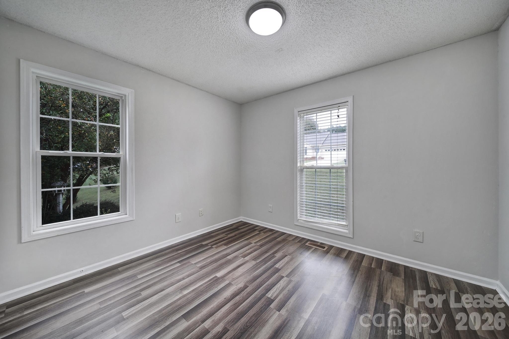 303 Bennington Drive - Photo 16