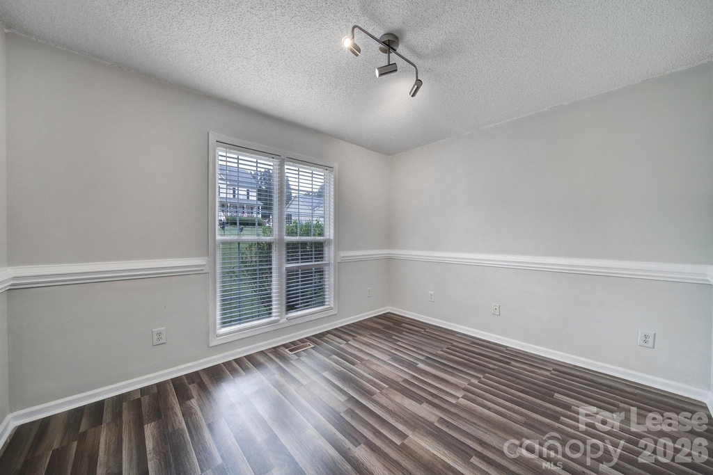 303 Bennington Drive - Photo 18