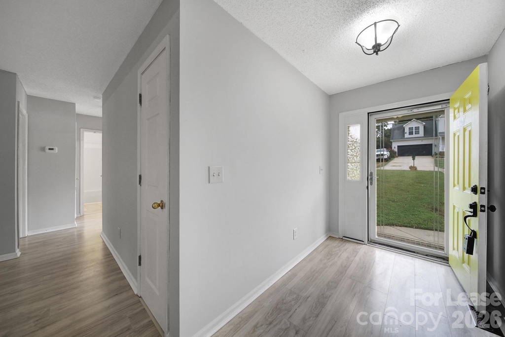 303 Bennington Drive - Photo 2