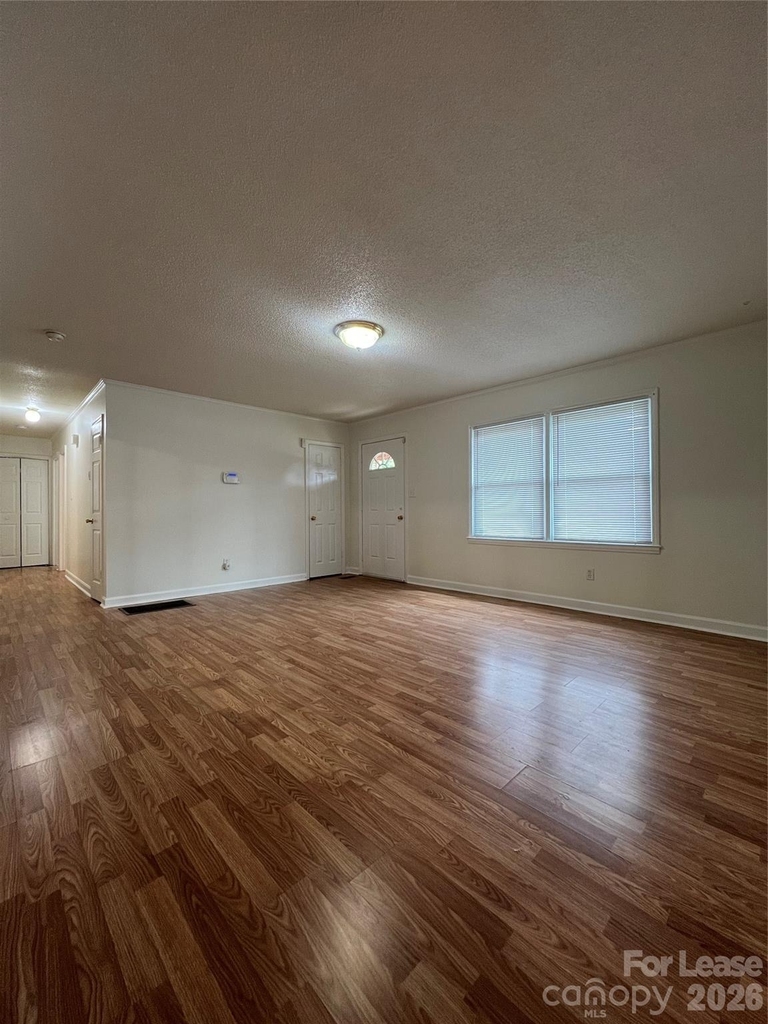 305 Briarwood Circle - Photo 2