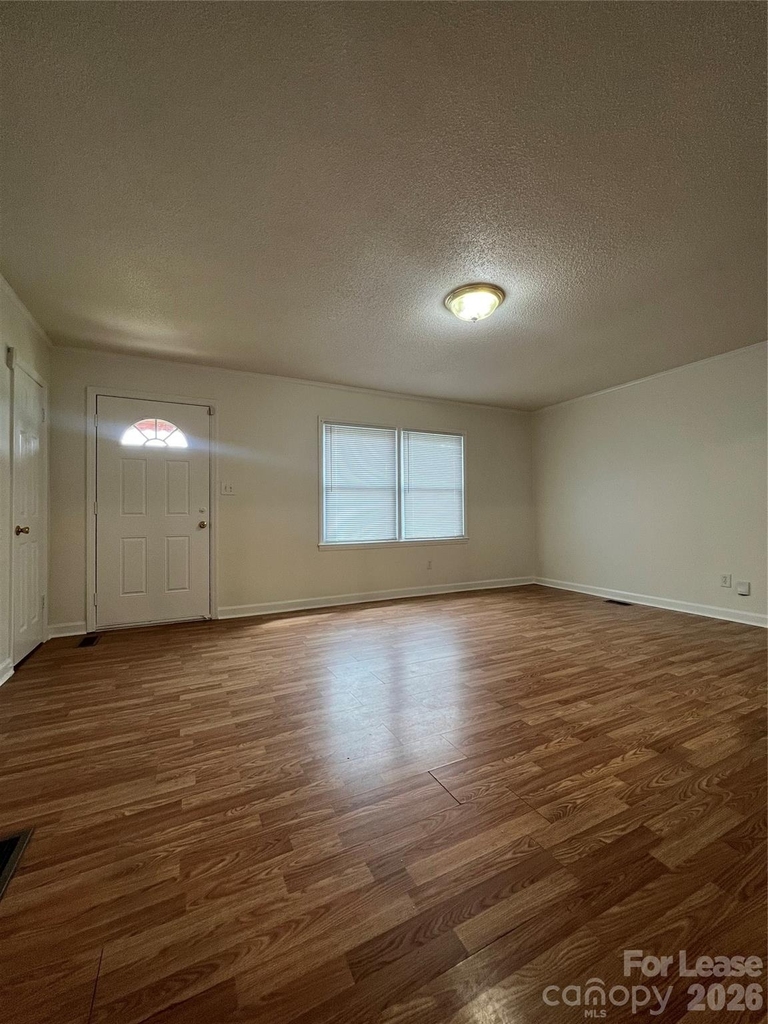 305 Briarwood Circle - Photo 1