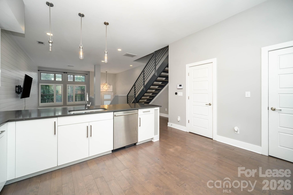 2006 Hawkins Street - Photo 9