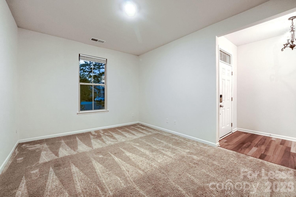 1003 Yearden Lane - Photo 4
