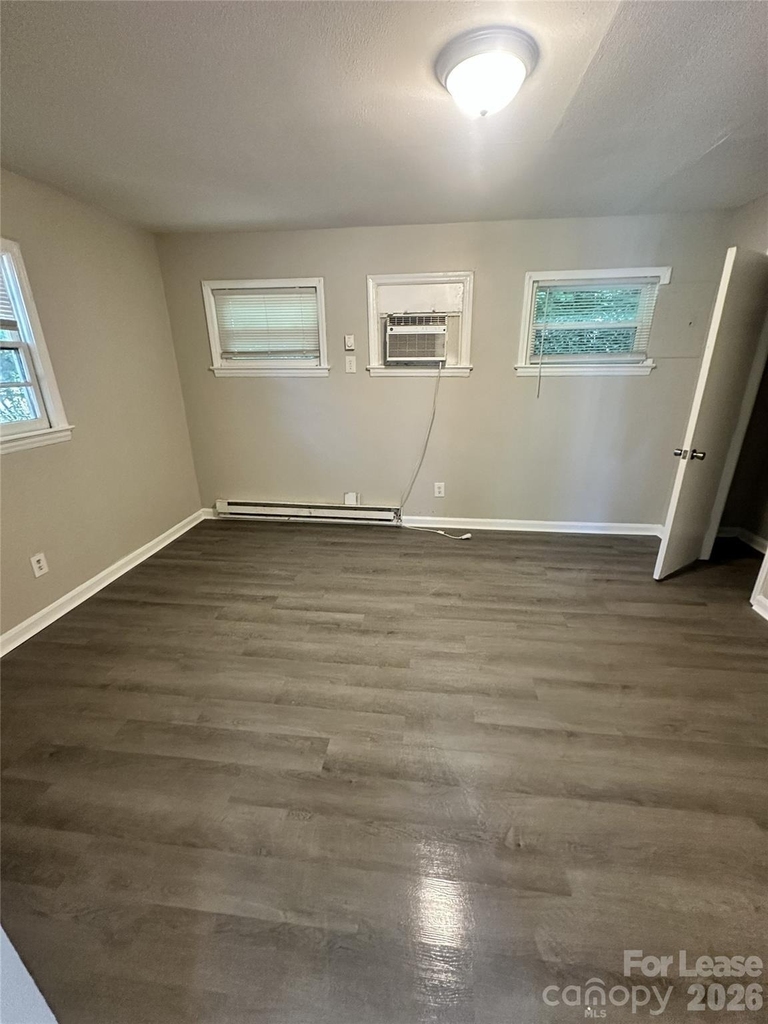 435 Arlington Circle - Photo 3