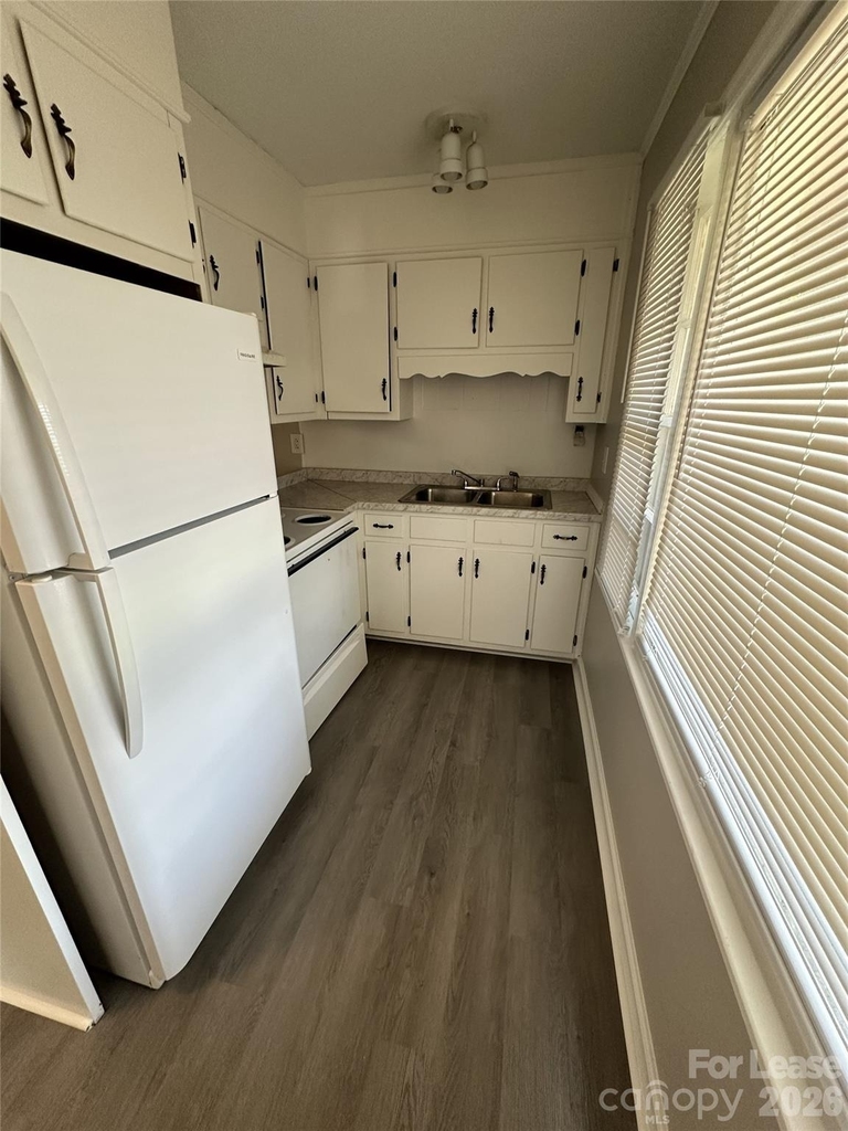435 Arlington Circle - Photo 2
