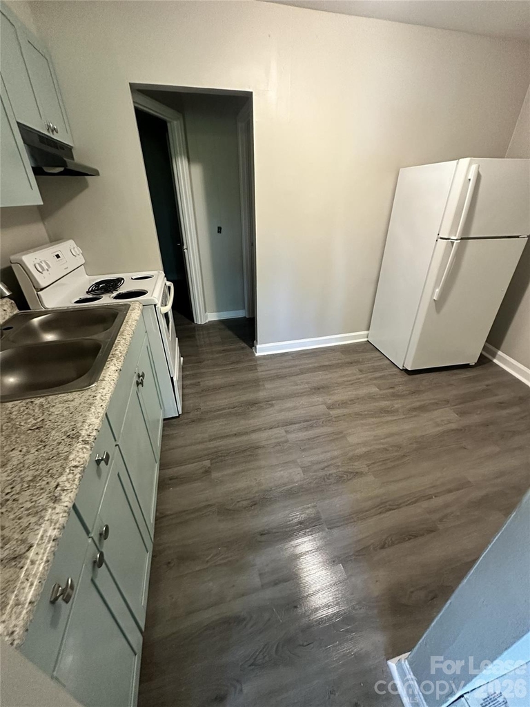 435 Arlington Circle - Photo 2