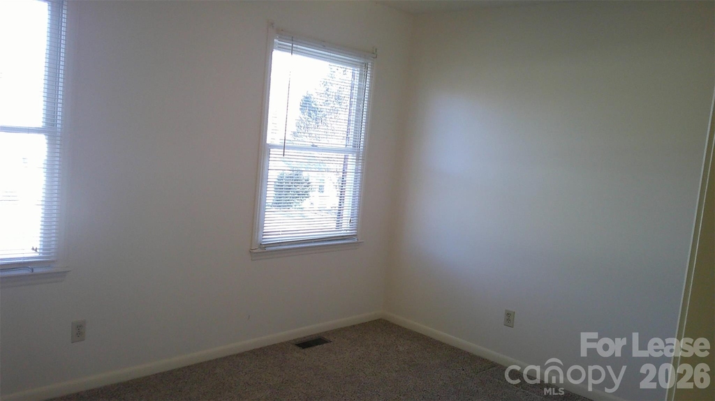 114 5th Avenue Ne - Photo 7