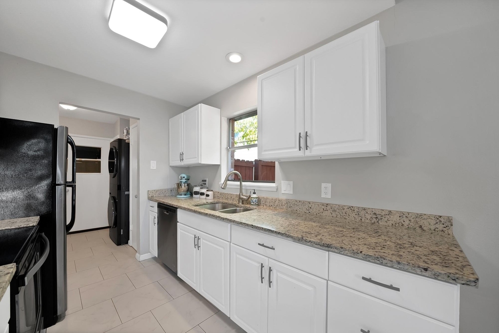 1400 Lorrie Drive - Photo 17