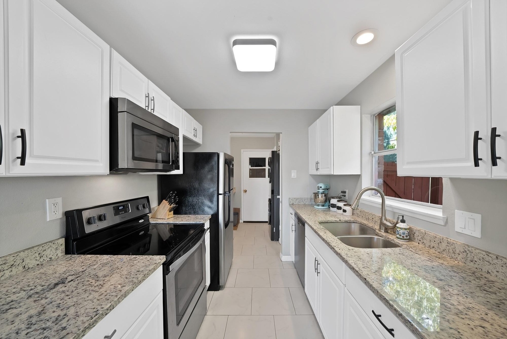 1400 Lorrie Drive - Photo 4