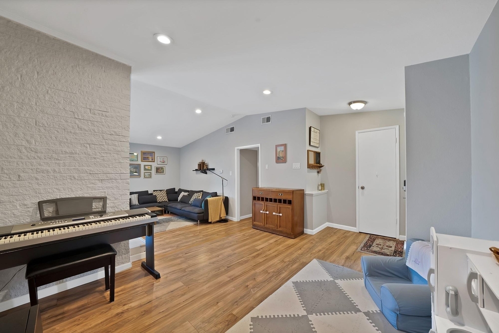 1400 Lorrie Drive - Photo 7