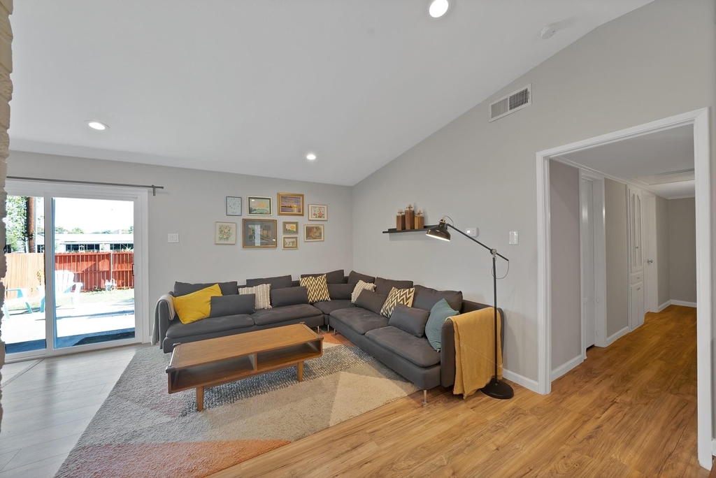 1400 Lorrie Drive - Photo 10