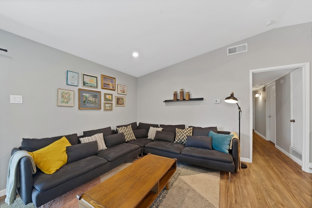 1400 Lorrie Drive - Photo 11