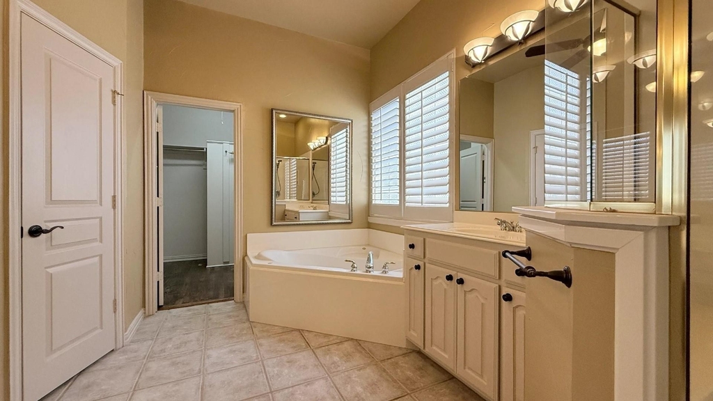 5700 Travis Drive - Photo 11
