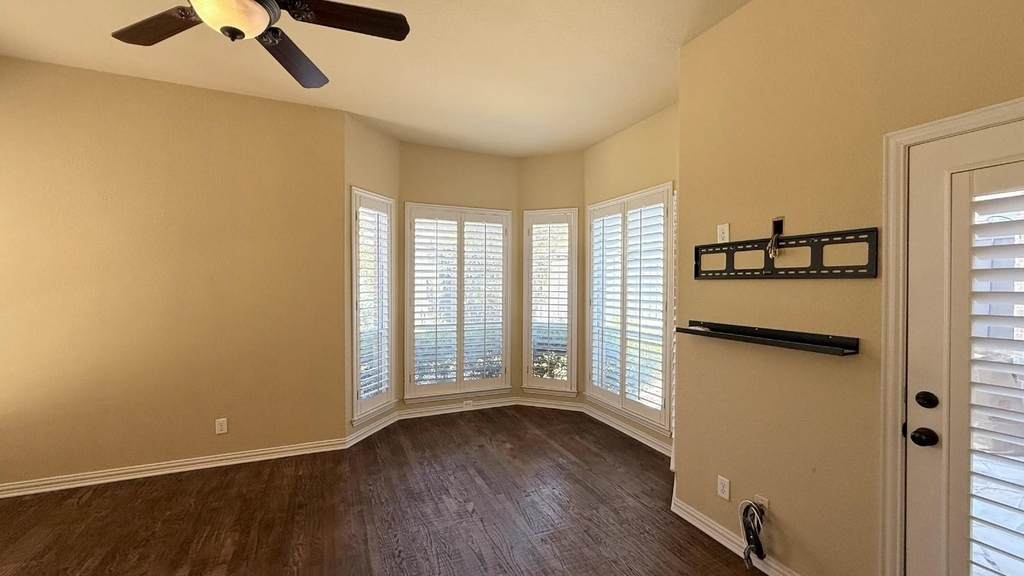 5700 Travis Drive - Photo 9