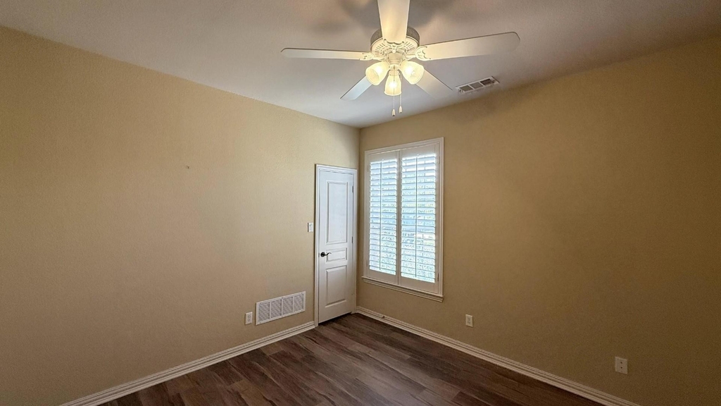 5700 Travis Drive - Photo 17