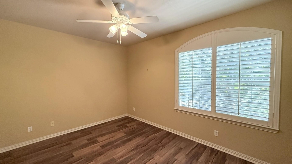 5700 Travis Drive - Photo 16