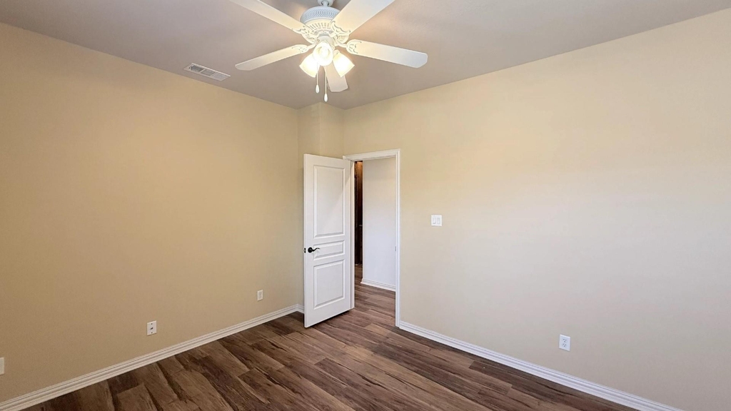 5700 Travis Drive - Photo 18