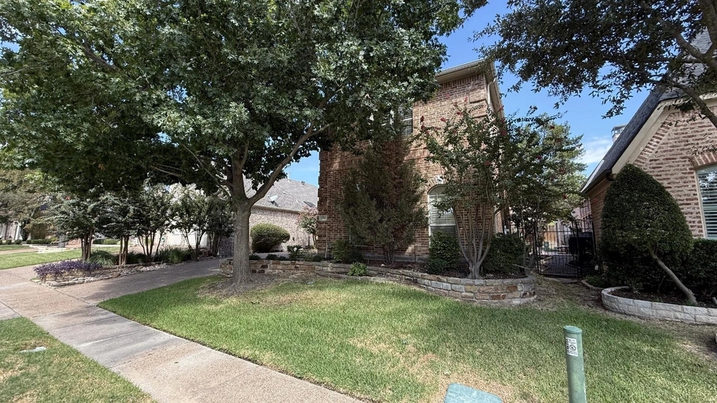 5700 Travis Drive - Photo 2