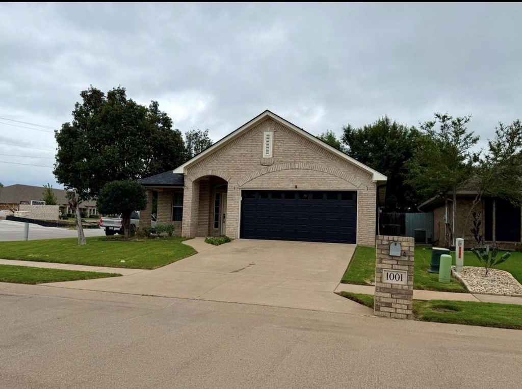 1001 Roberts Bend - Photo 0