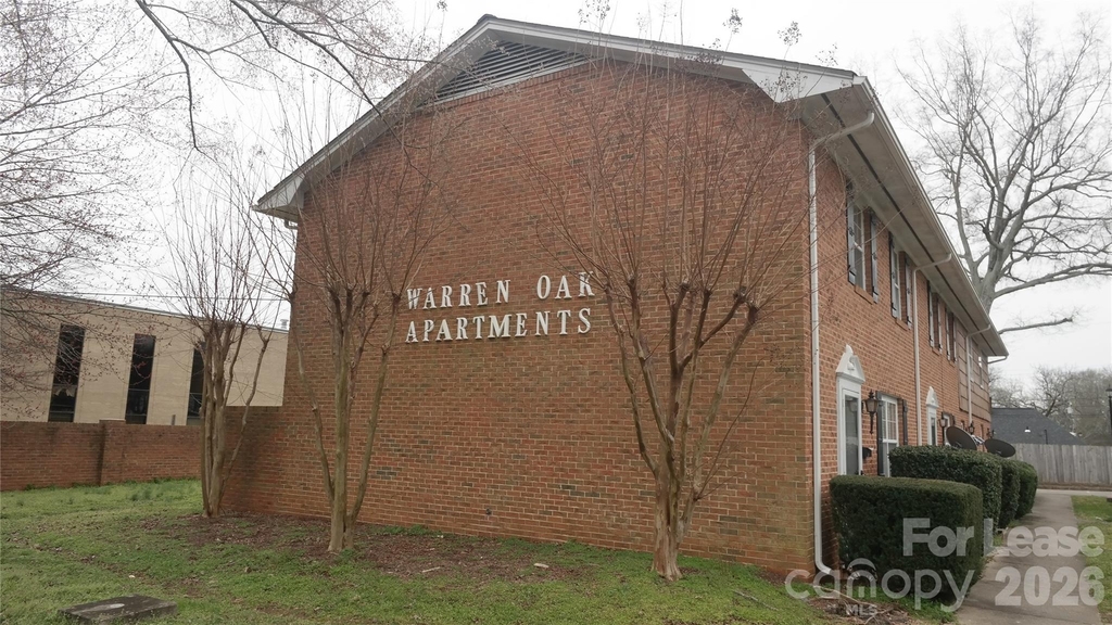 505 W Warren Street - Photo 1