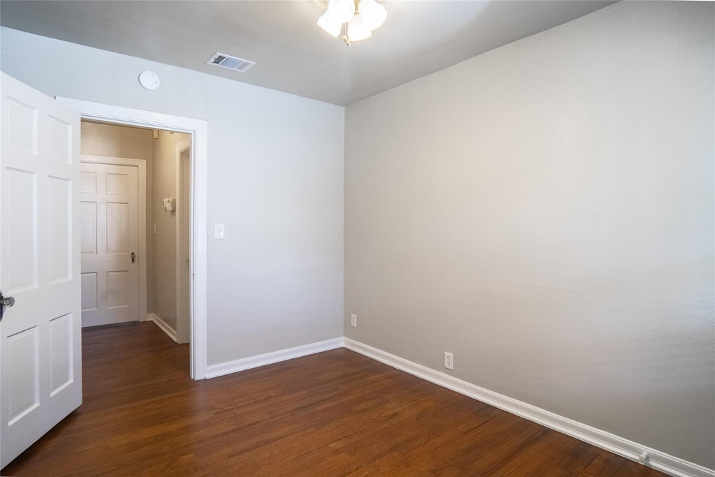 1558 W Shaw - Photo 11