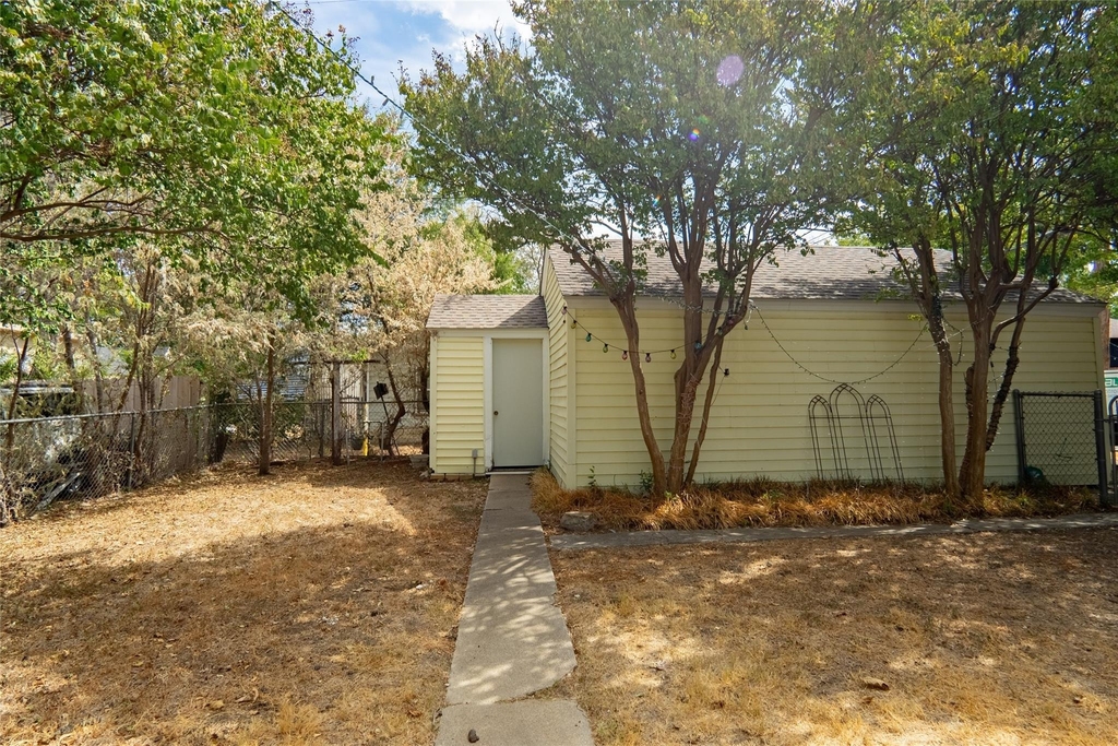 1558 W Shaw - Photo 14