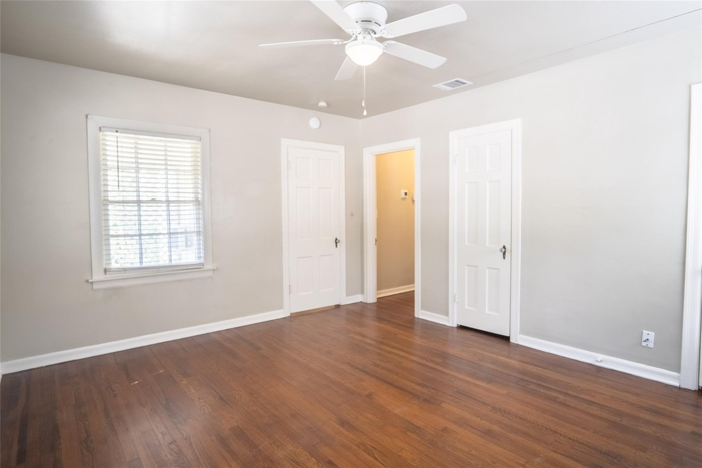 1558 W Shaw - Photo 5