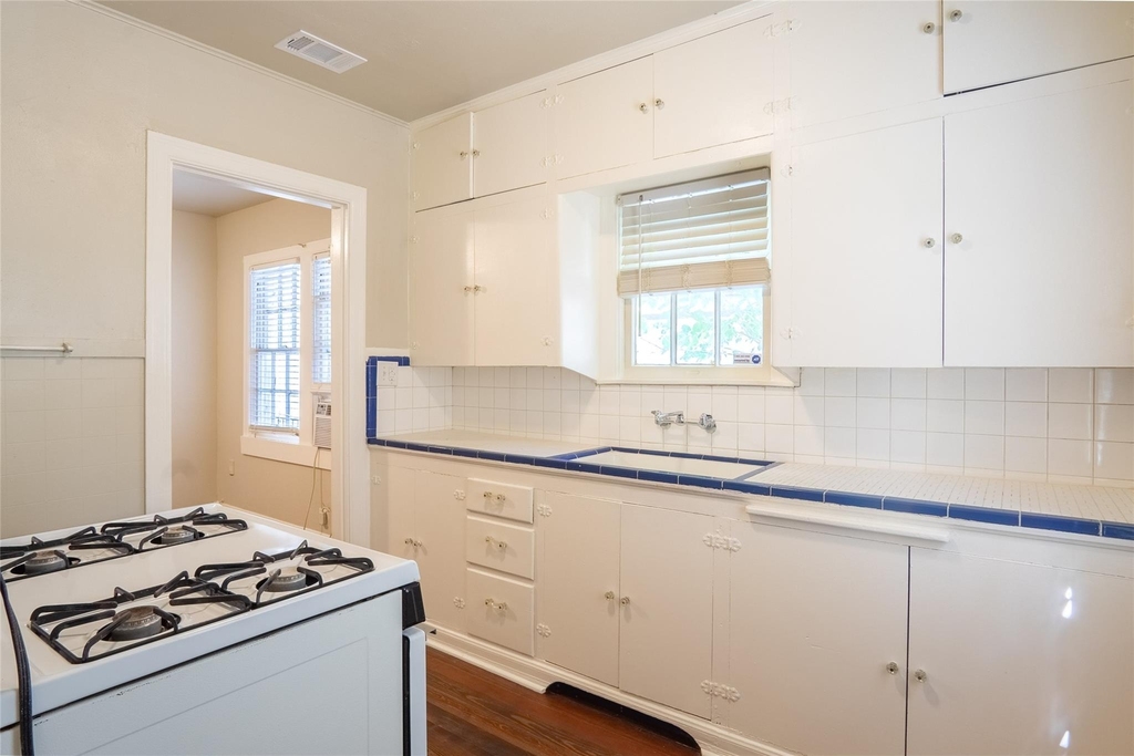1558 W Shaw - Photo 9