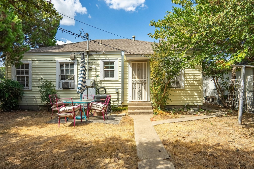 1558 W Shaw - Photo 13