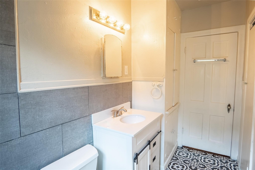 1558 W Shaw - Photo 7