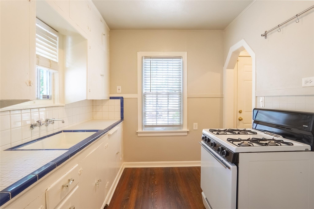 1558 W Shaw - Photo 10
