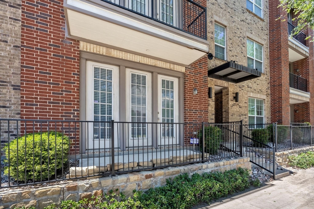 950 Henderson Street - Photo 0