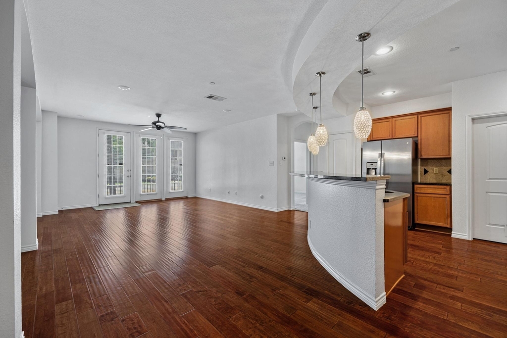 950 Henderson Street - Photo 2