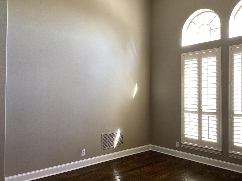 917 Excalibur Drive - Photo 4