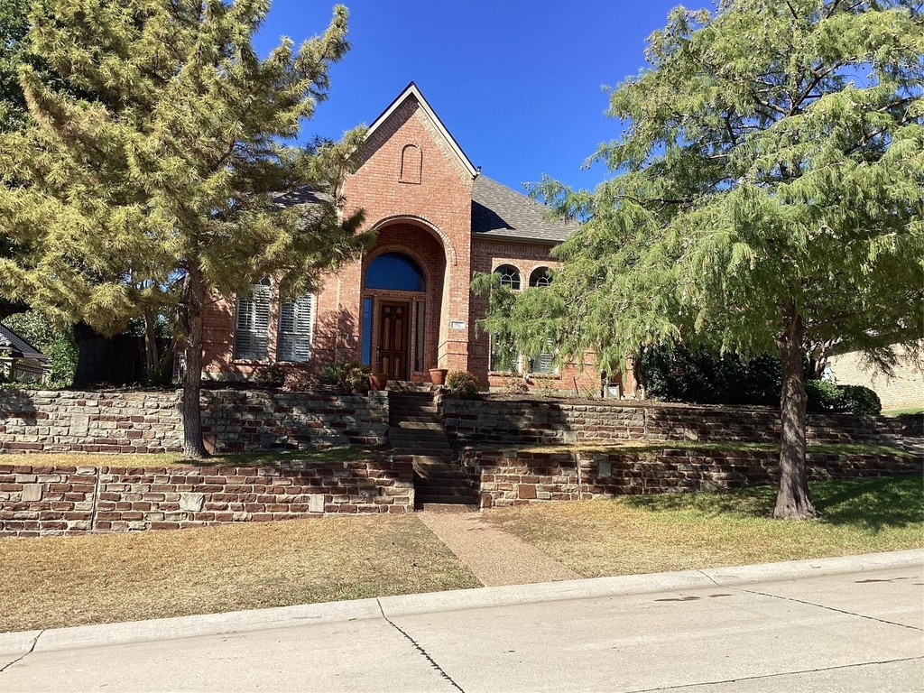 917 Excalibur Drive - Photo 1