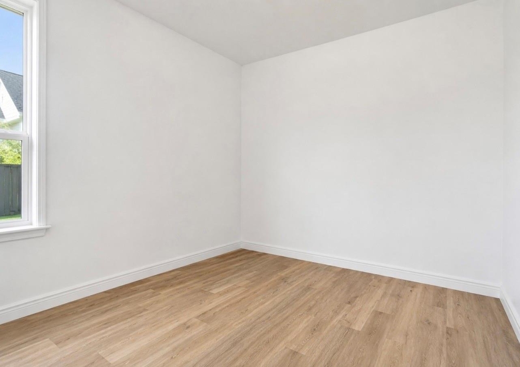320 Grassland Drive - Photo 4