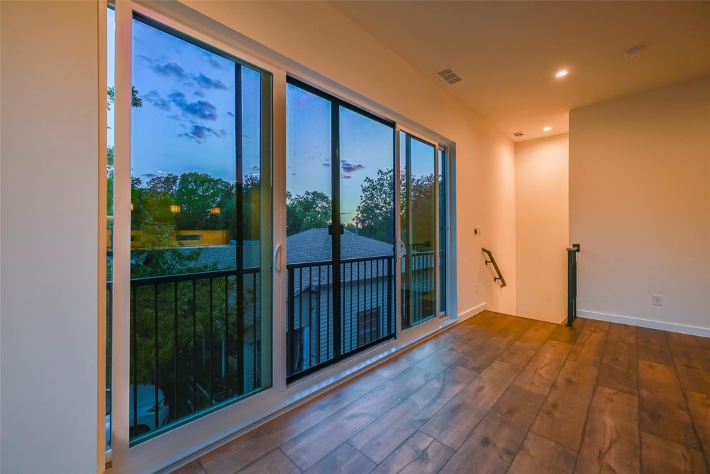 2247 Mail Avenue - Photo 3