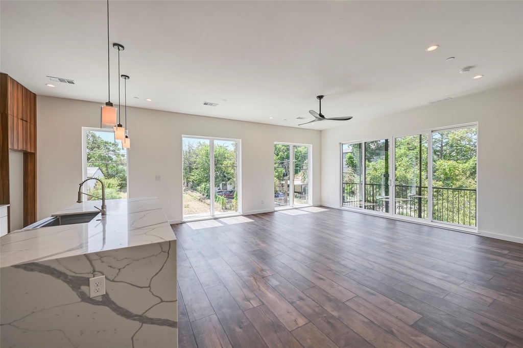 2247 Mail Avenue - Photo 10