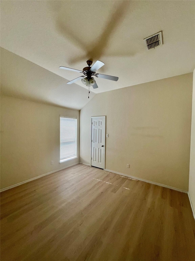 1801 Kathryn Court - Photo 4