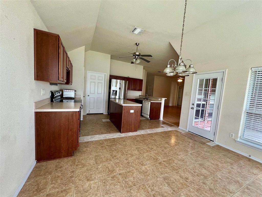 1801 Kathryn Court - Photo 2