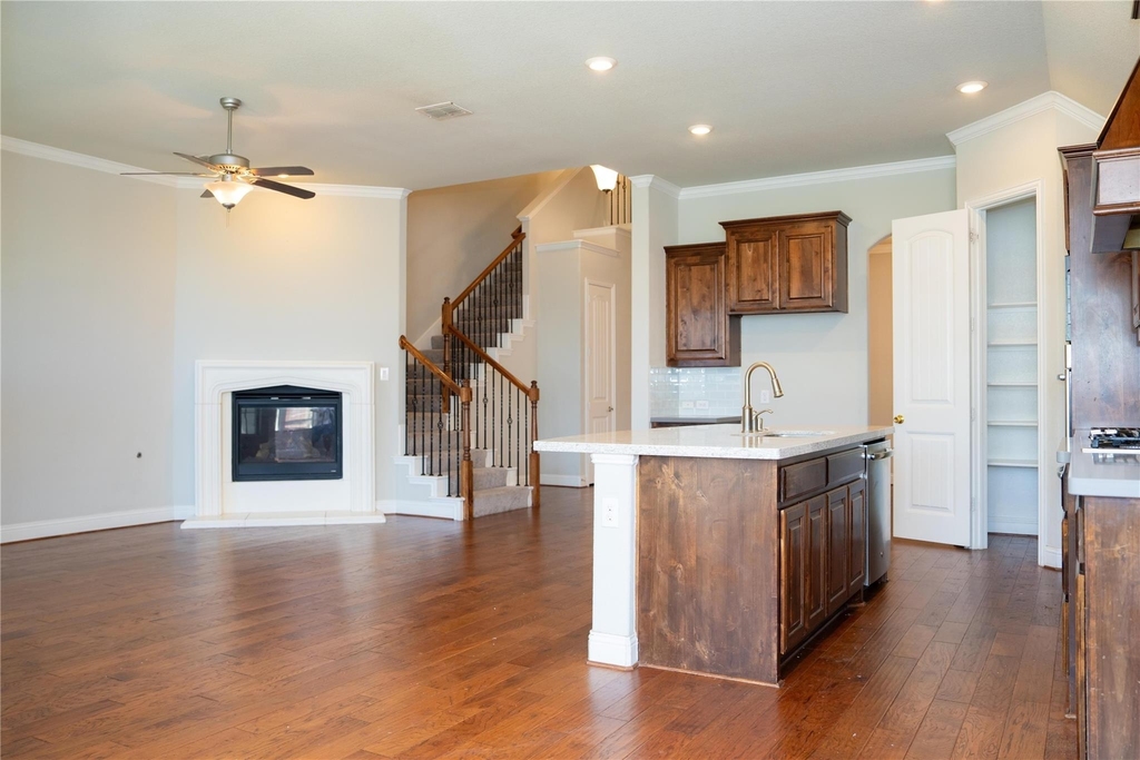 504 Pineview Drive - Photo 3