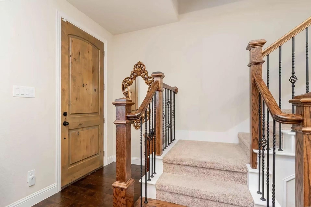 4654c Rhett Lane - Photo 1