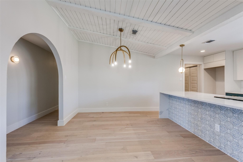 416 Bedford Drive - Photo 4
