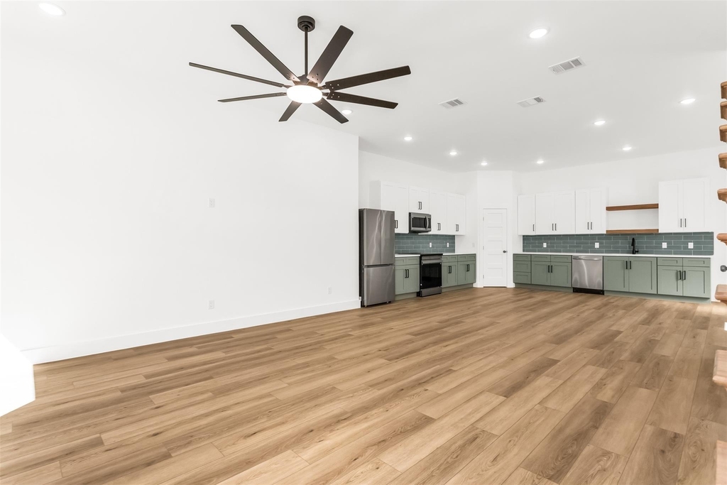 300 Henry Street - Photo 9