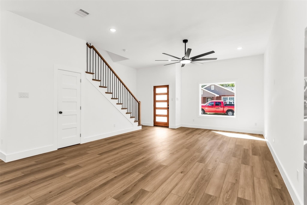 300 Henry Street - Photo 5