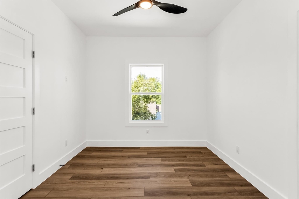 300 Henry Street - Photo 18